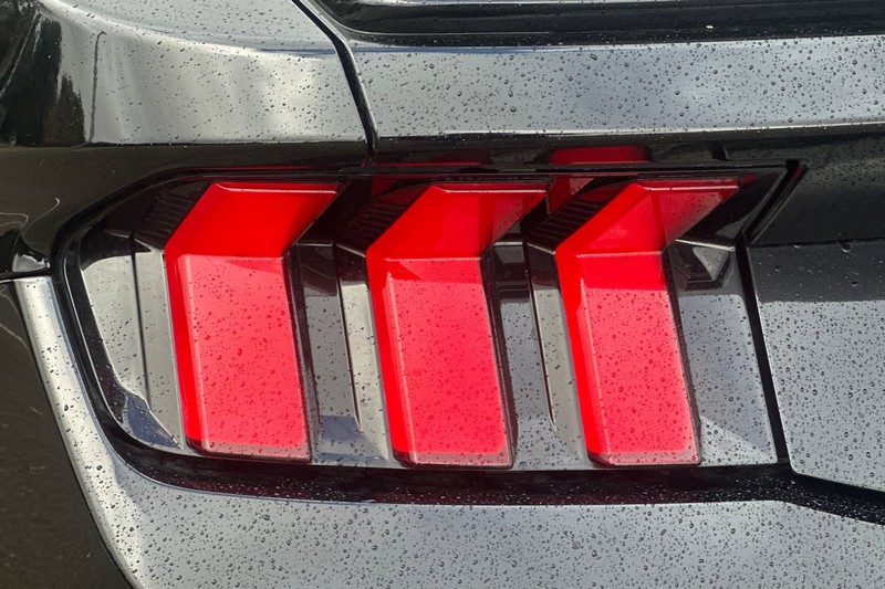 Ford Mustang Vehicle Full-screen Gallery Image 46