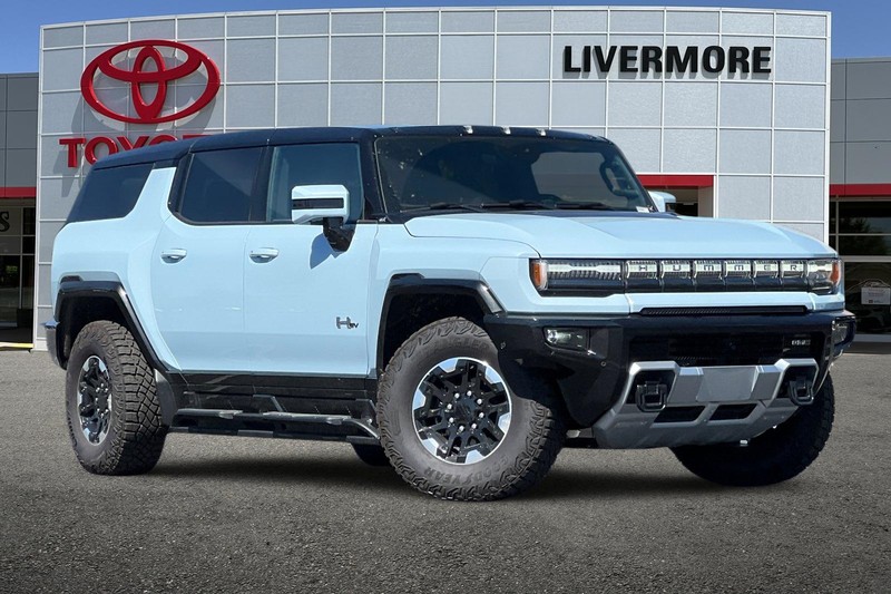 GMC HUMMER EV SUV Vehicle Full-screen Gallery Image 02