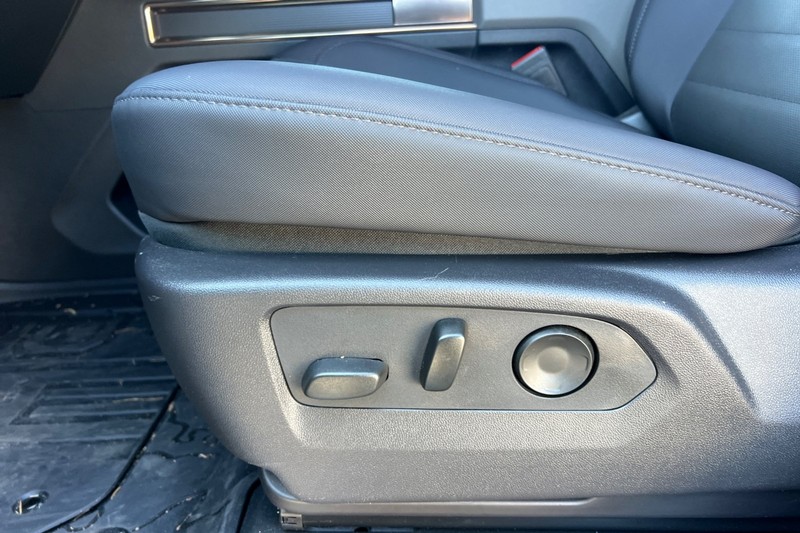 GMC HUMMER EV SUV Vehicle Full-screen Gallery Image 13