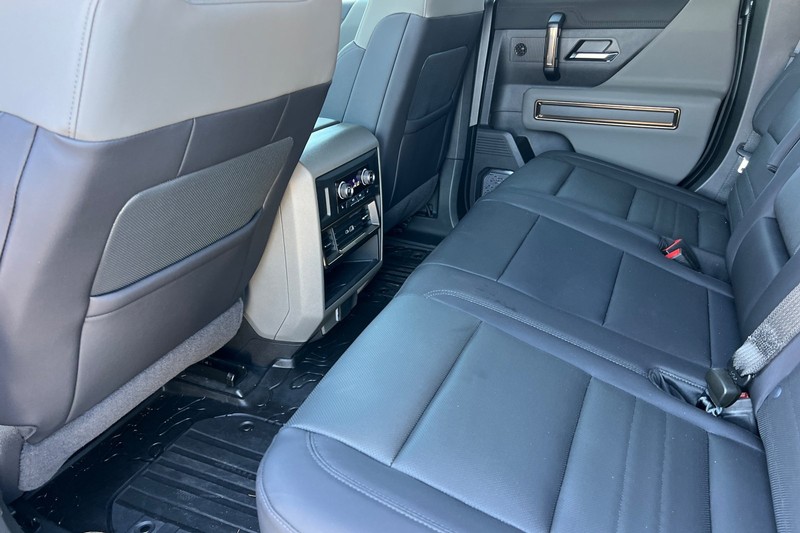 GMC HUMMER EV SUV Vehicle Full-screen Gallery Image 14