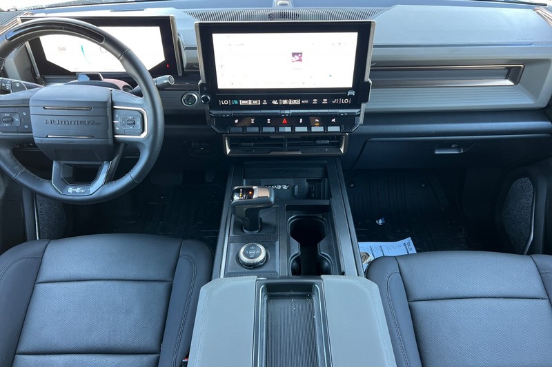 GMC HUMMER EV SUV Vehicle Full-screen Gallery Image 15