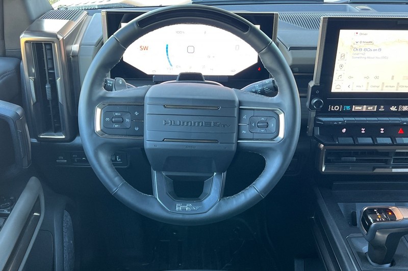 GMC HUMMER EV SUV Vehicle Full-screen Gallery Image 16