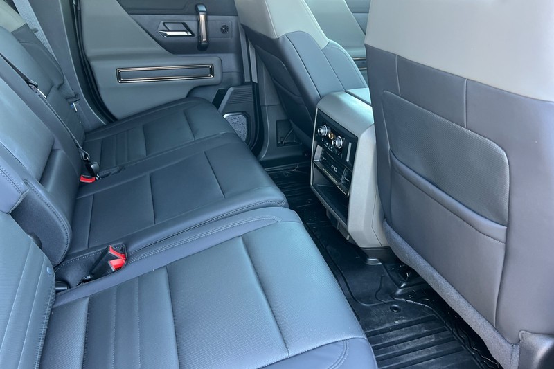 GMC HUMMER EV SUV Vehicle Full-screen Gallery Image 17