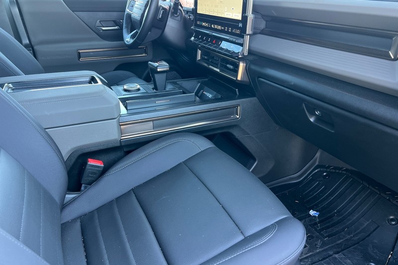 GMC HUMMER EV SUV Vehicle Full-screen Gallery Image 18