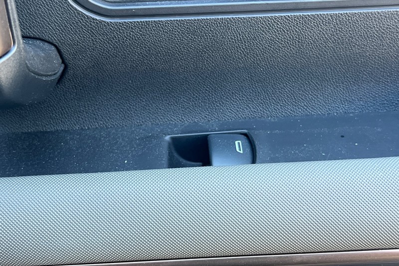 GMC HUMMER EV SUV Vehicle Full-screen Gallery Image 21