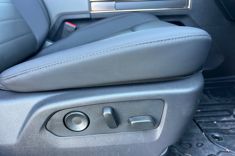 GMC HUMMER EV SUV Vehicle Full-screen Gallery Image 22