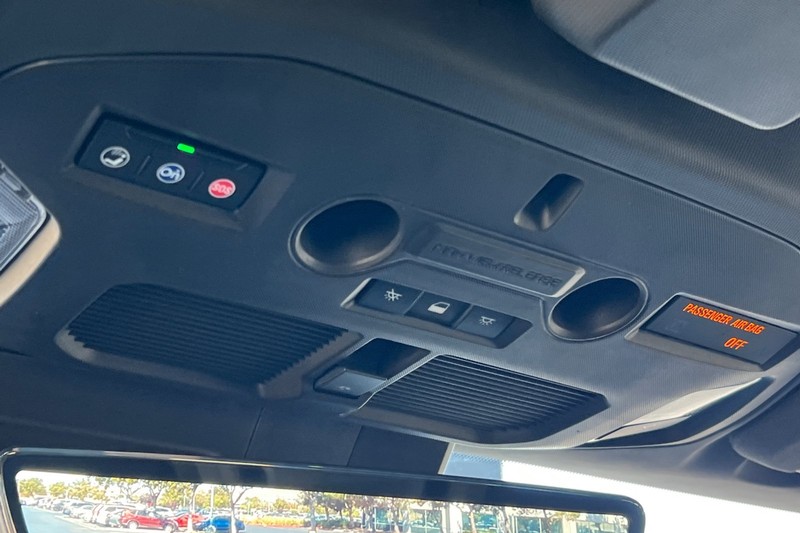 GMC HUMMER EV SUV Vehicle Full-screen Gallery Image 23