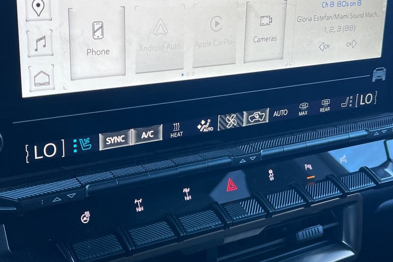 GMC HUMMER EV SUV Vehicle Full-screen Gallery Image 27