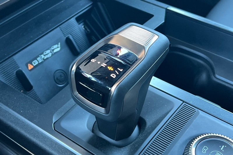 GMC HUMMER EV SUV Vehicle Full-screen Gallery Image 33