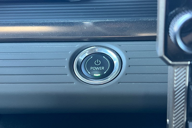 GMC HUMMER EV SUV Vehicle Full-screen Gallery Image 34