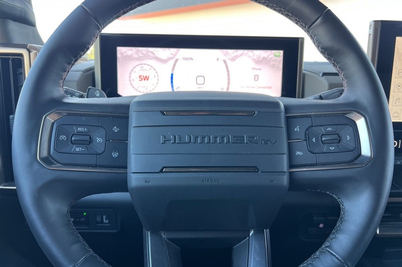 GMC HUMMER EV SUV Vehicle Full-screen Gallery Image 35