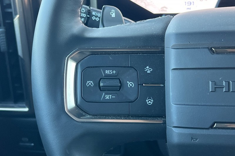 GMC HUMMER EV SUV Vehicle Full-screen Gallery Image 36