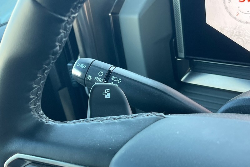 GMC HUMMER EV SUV Vehicle Full-screen Gallery Image 37