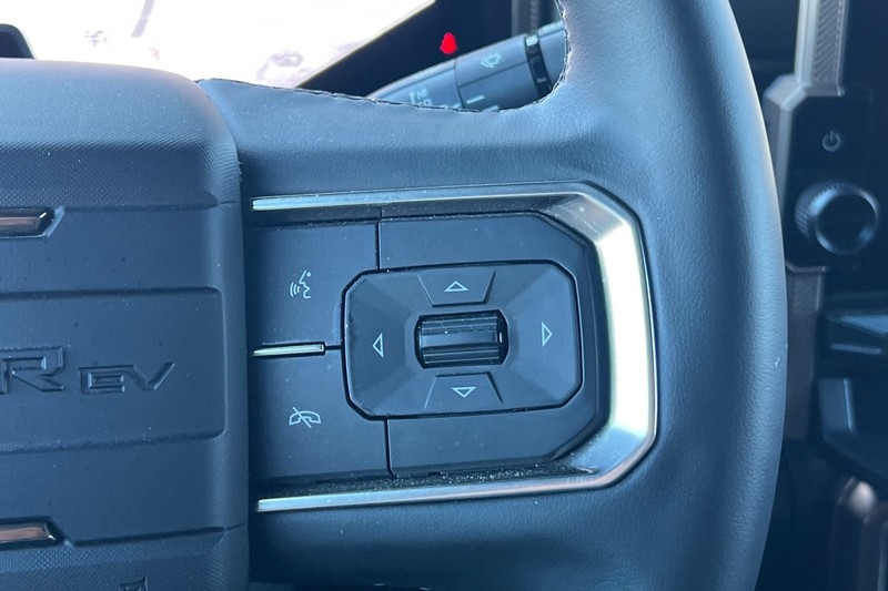 GMC HUMMER EV SUV Vehicle Full-screen Gallery Image 38