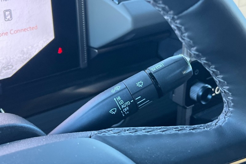 GMC HUMMER EV SUV Vehicle Full-screen Gallery Image 39