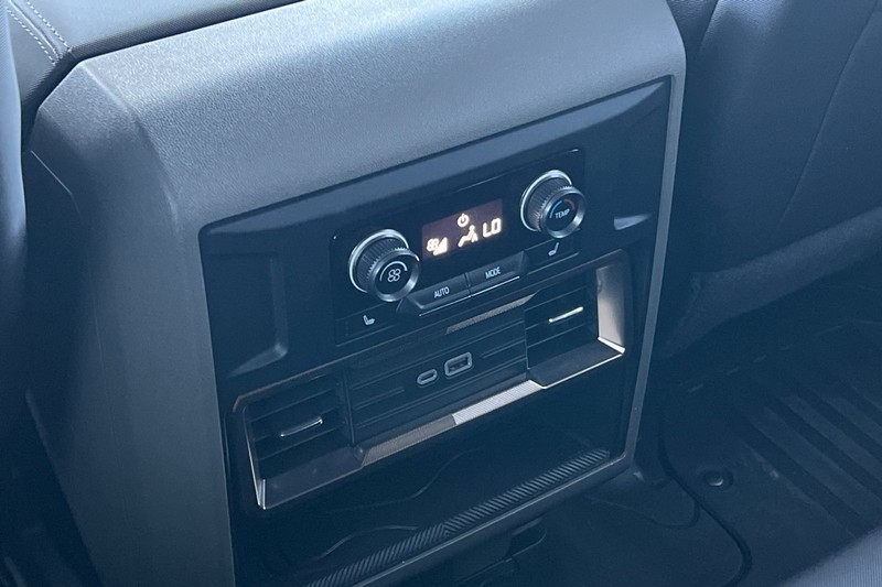 GMC HUMMER EV SUV Vehicle Full-screen Gallery Image 43