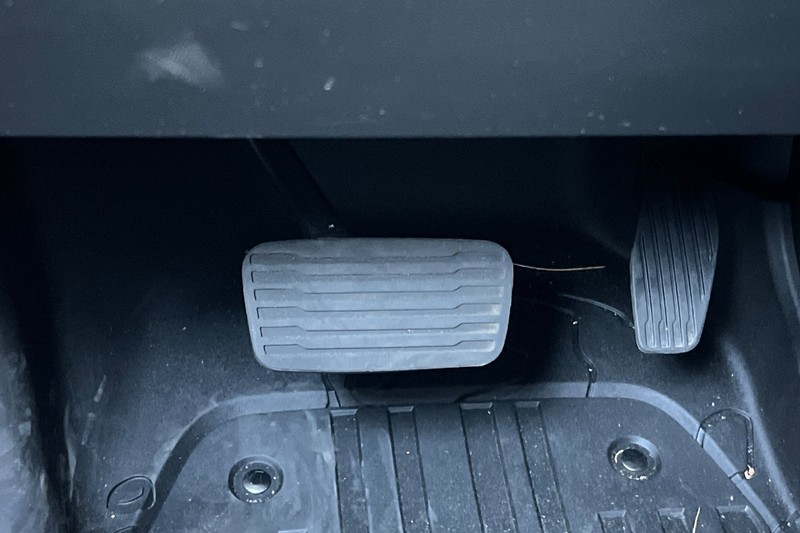 GMC HUMMER EV SUV Vehicle Full-screen Gallery Image 45