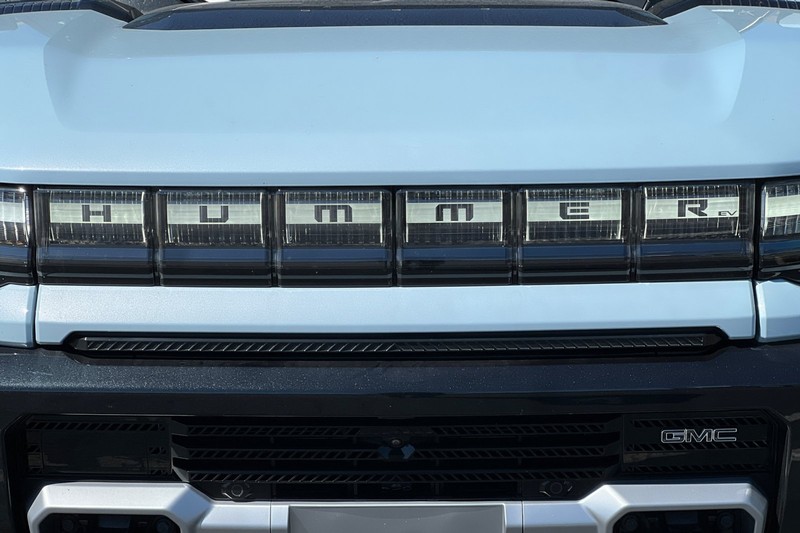 GMC HUMMER EV SUV Vehicle Full-screen Gallery Image 48