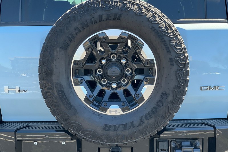 GMC HUMMER EV SUV Vehicle Full-screen Gallery Image 50