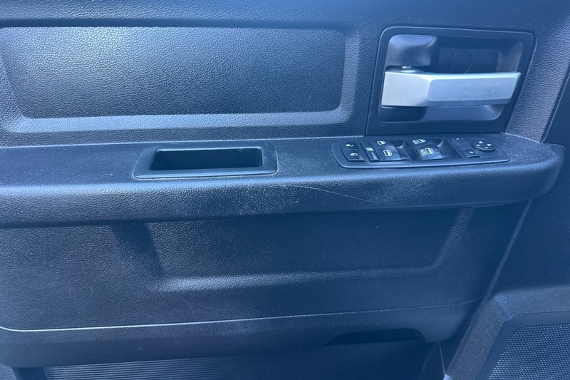 Ram 2500 Vehicle Full-screen Gallery Image 11