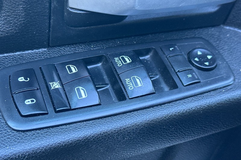 Ram 2500 Vehicle Full-screen Gallery Image 12