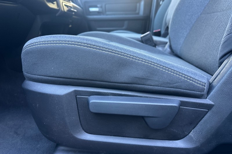 Ram 2500 Vehicle Full-screen Gallery Image 13