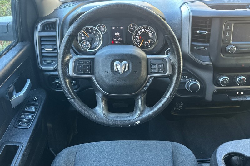 Ram 2500 Vehicle Full-screen Gallery Image 16