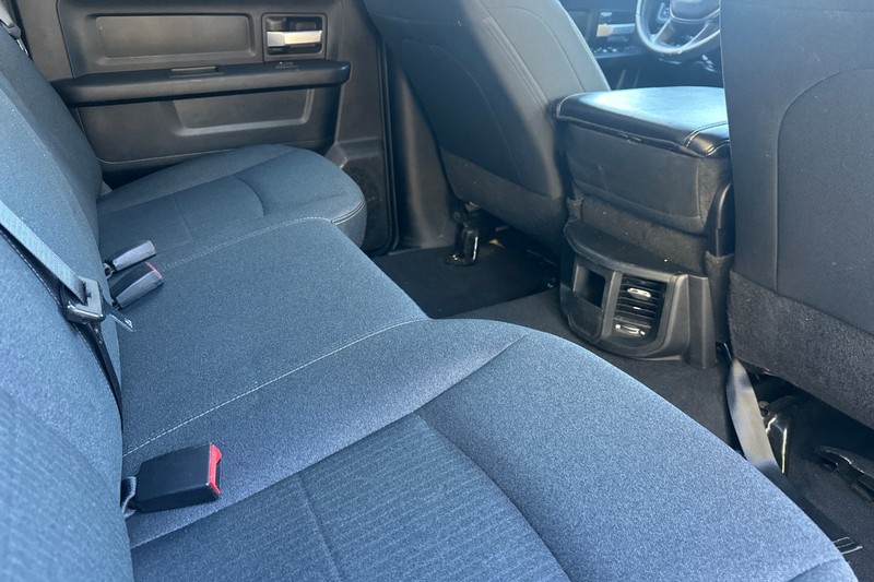 Ram 2500 Vehicle Full-screen Gallery Image 17