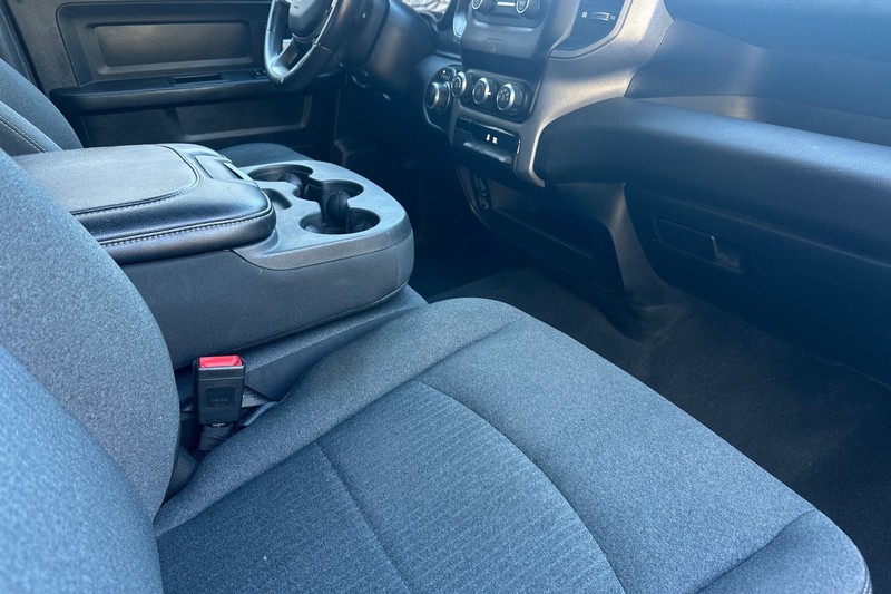 Ram 2500 Vehicle Full-screen Gallery Image 18