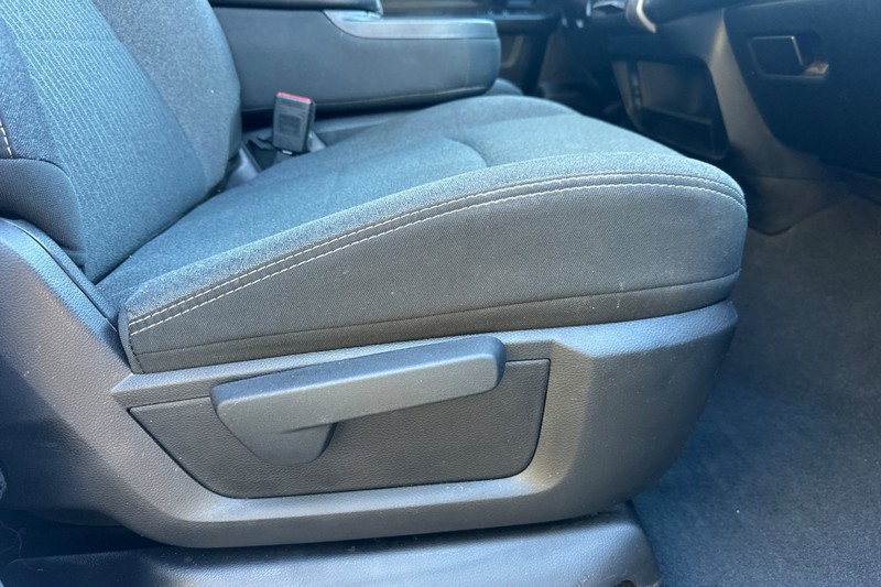 Ram 2500 Vehicle Full-screen Gallery Image 22