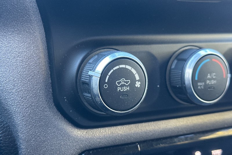 Ram 2500 Vehicle Full-screen Gallery Image 28