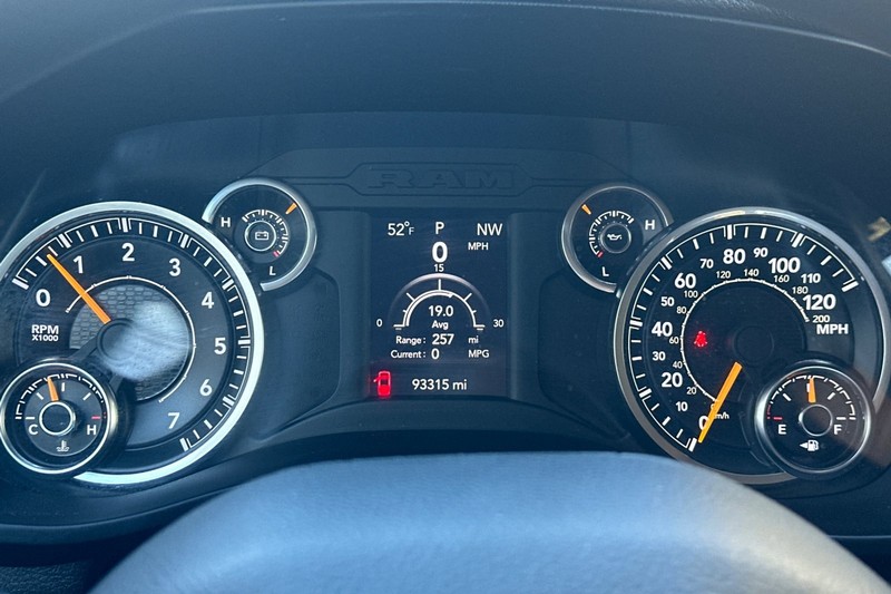 Ram 2500 Vehicle Full-screen Gallery Image 38