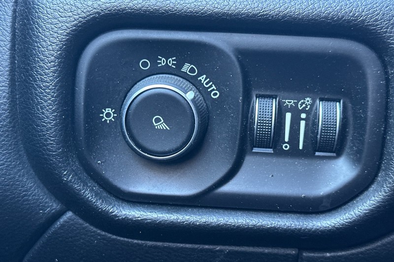 Ram 2500 Vehicle Full-screen Gallery Image 40