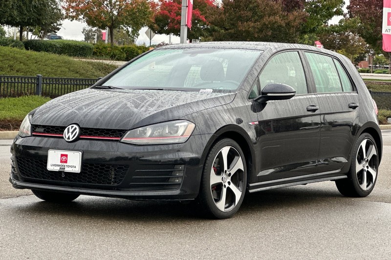 Volkswagen Golf GTI Vehicle Full-screen Gallery Image 08