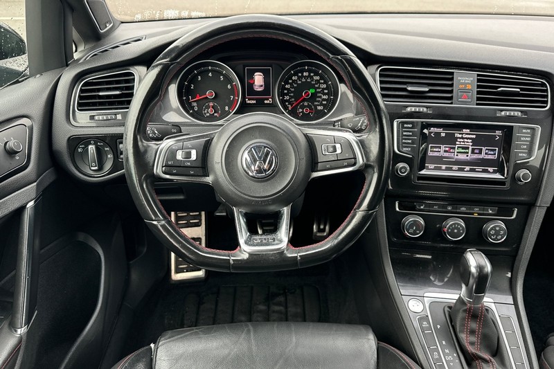 Volkswagen Golf GTI Vehicle Full-screen Gallery Image 16