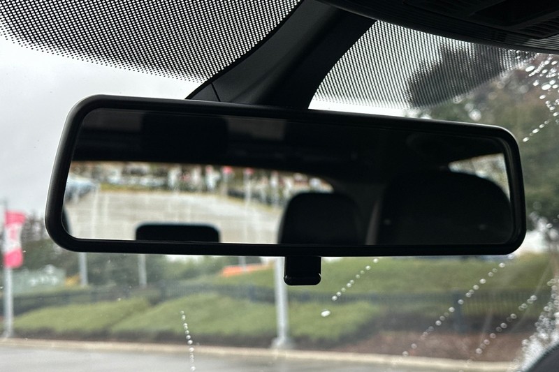 Volkswagen Golf GTI Vehicle Full-screen Gallery Image 25