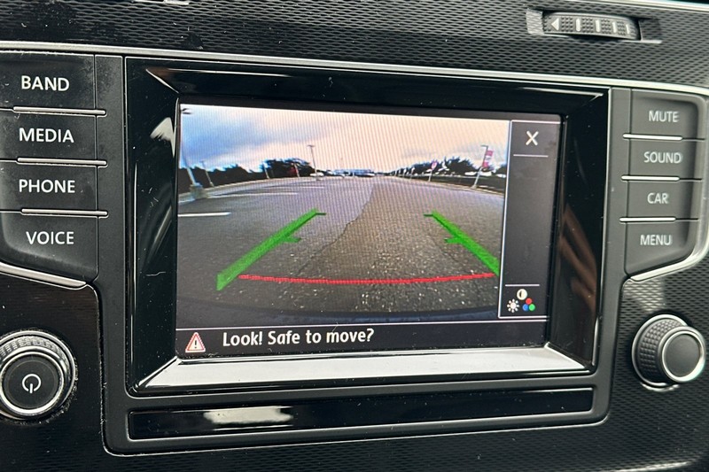 Volkswagen Golf GTI Vehicle Full-screen Gallery Image 27