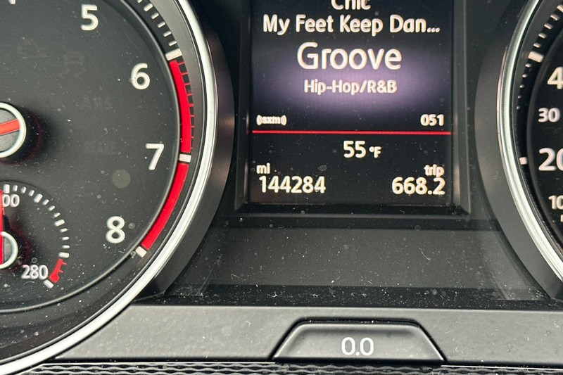 Volkswagen Golf GTI Vehicle Full-screen Gallery Image 41