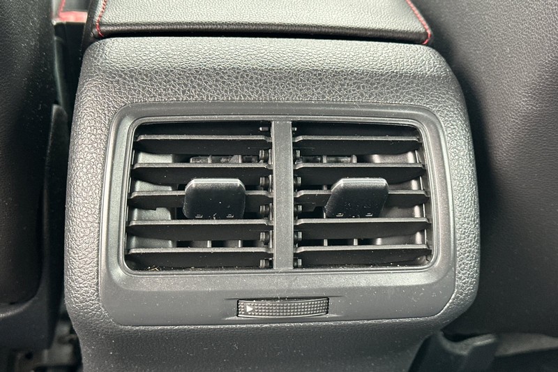 Volkswagen Golf GTI Vehicle Full-screen Gallery Image 43