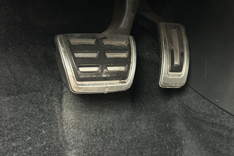 Volkswagen Golf GTI Vehicle Full-screen Gallery Image 44