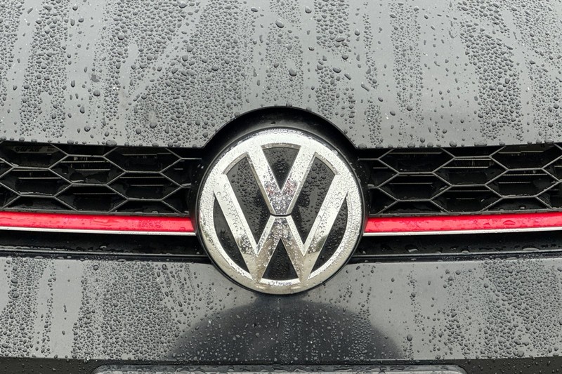 Volkswagen Golf GTI Vehicle Full-screen Gallery Image 47