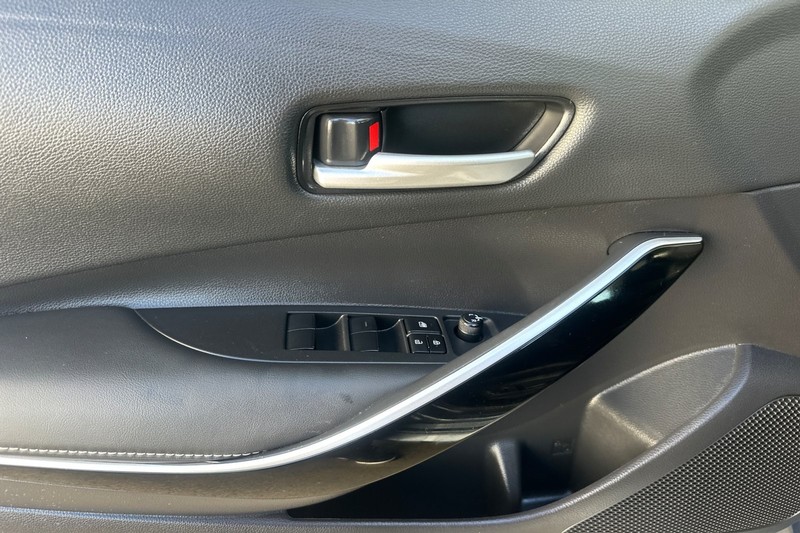 Toyota Corolla Vehicle Full-screen Gallery Image 11