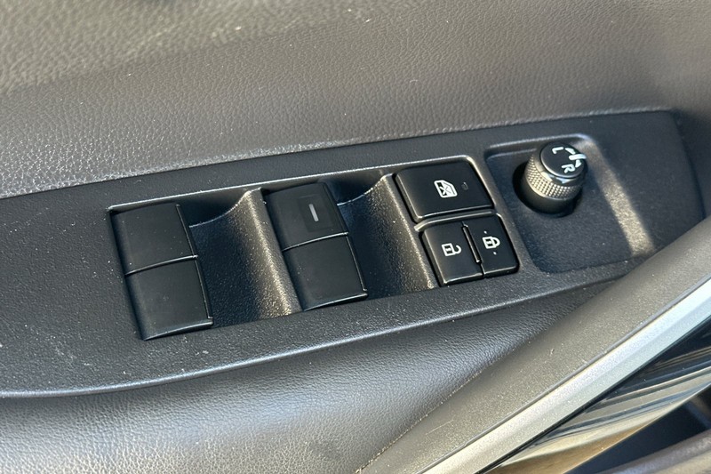 Toyota Corolla Vehicle Full-screen Gallery Image 12