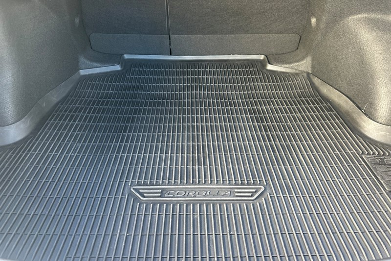 Toyota Corolla Vehicle Full-screen Gallery Image 17