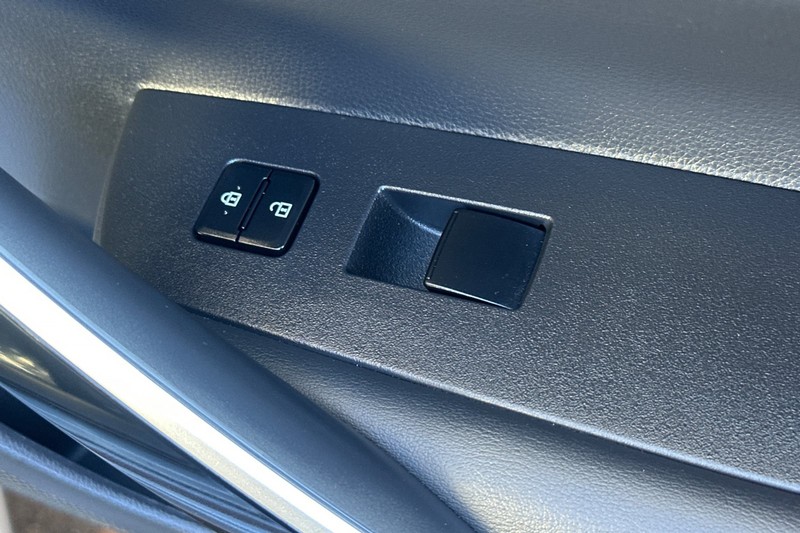 Toyota Corolla Vehicle Full-screen Gallery Image 22