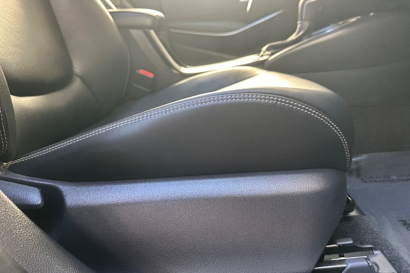 Toyota Corolla Vehicle Full-screen Gallery Image 23