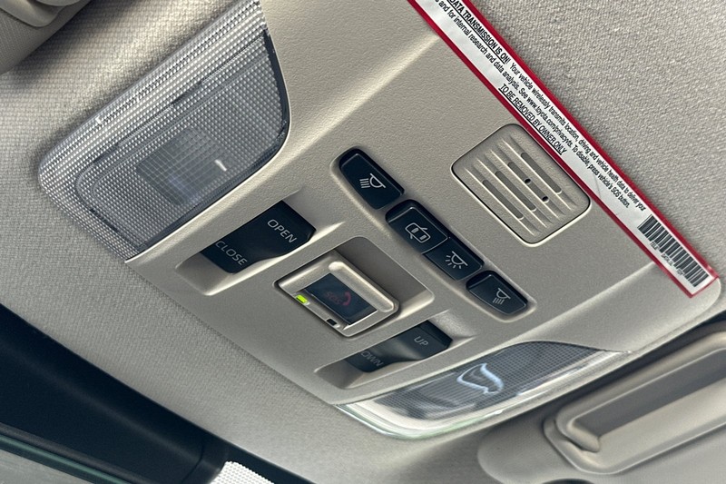 Toyota Corolla Vehicle Full-screen Gallery Image 24