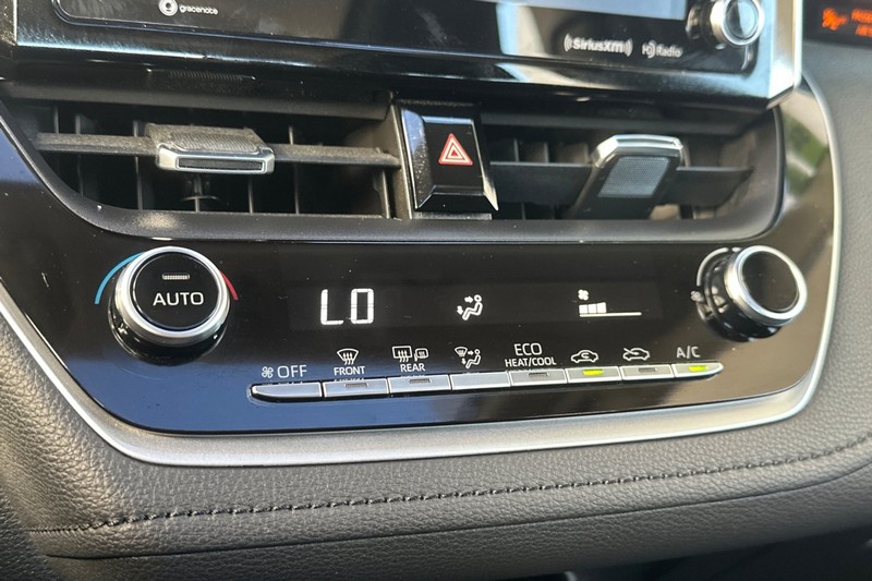 Toyota Corolla Vehicle Full-screen Gallery Image 28