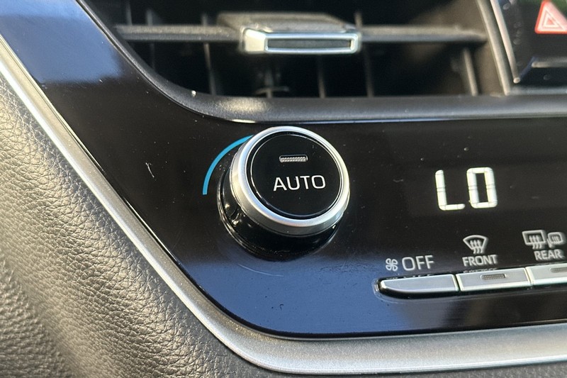 Toyota Corolla Vehicle Full-screen Gallery Image 29