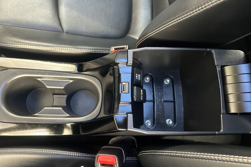 Toyota Corolla Vehicle Full-screen Gallery Image 32